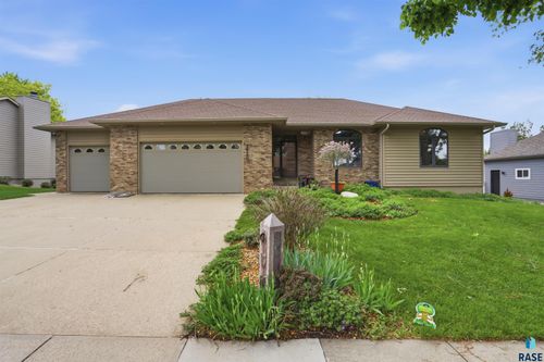 3520 S Marson Manor Cir Circle, Sioux Falls, SD, 57103-4725 | Card Image