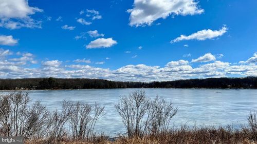 5225 Holiday Dr, POCONO SUMMIT, PA, 18346-7611 | Card Image