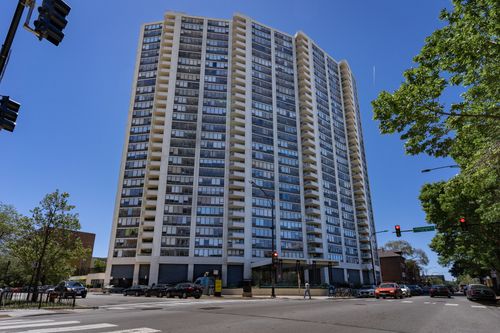 306-3930 Pine Grove Ave, Chicago, IL, 60613-3308 | Card Image