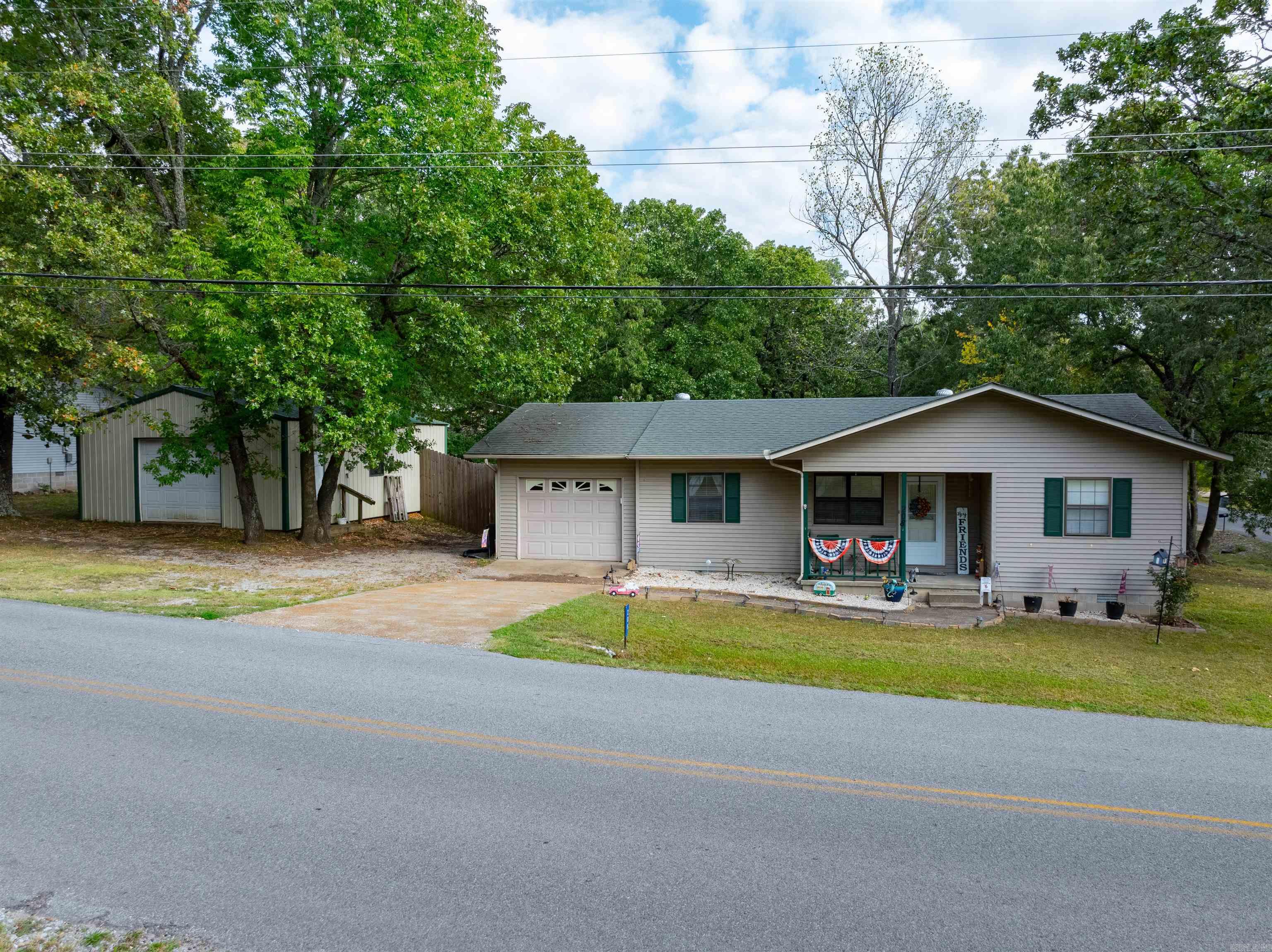 Woodland Dr, Cave City, AR 72521