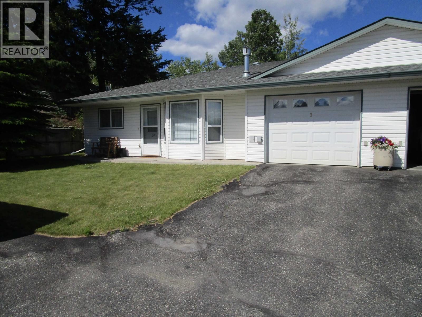 Residential in 100 Mile House