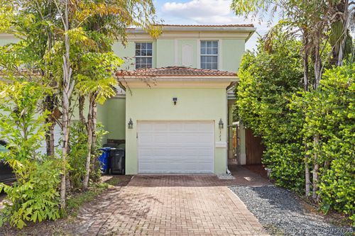 1323-1323 Ne 5th Ter, Fort Lauderdale, FL, 33304-1102 | Card Image