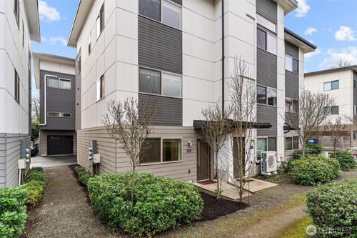 4290 S Greenbelt Station Drive, Seattle, WA, 98118 | Card Image