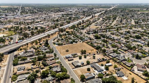 2595 Pine St, Selma, CA, 93662-3310 | Card Image