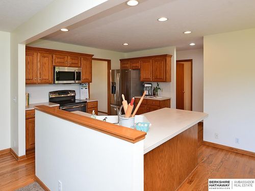 16808 Seward St, Omaha, NE, 68118-2818 | Card Image