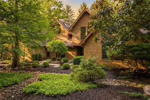 125 Riding Trail Ln, Pittsburgh, PA, 15215-1521 | Card Image