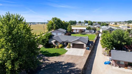 7236 Cherry Ln, Nampa, ID, 83687-8302 | Card Image