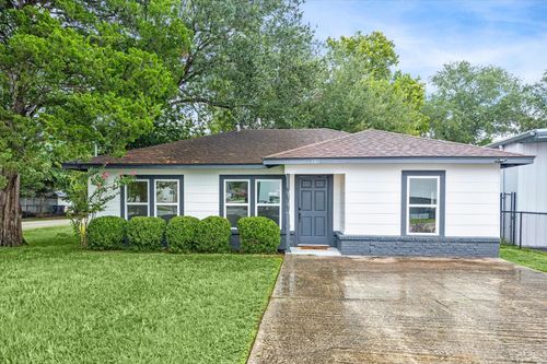 701 Malone St, Tomball, TX, 77375-4508 | Card Image
