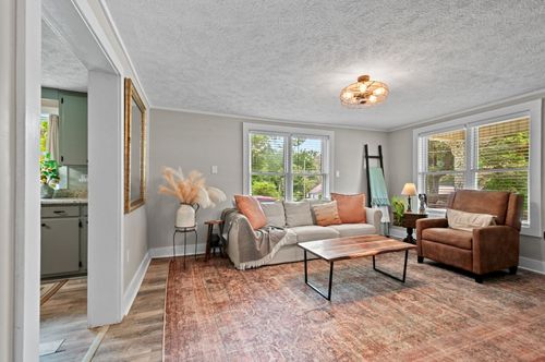 909 W 1st St, Dickson, TN, 37055-1103 | Card Image