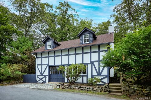 93 Circuit Rd, Tuxedo Park, NY, 10987-4050 | Card Image