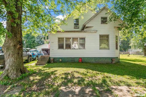 215 N Wilson St, Girard, IL, 62640-1361 | Card Image