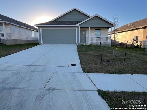 917 Riviera Ct, Seguin, TX, 78155-3272 | Card Image