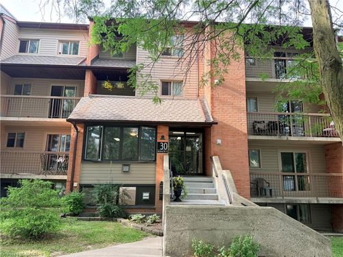 115-30 Hickory St E, Waterloo, ON, N2J4L4 | Card Image