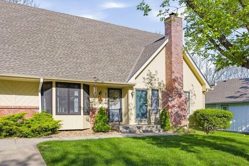 158 Sw Robin Rd, Lee's Summit, MO, 64063-2147 | Card Image