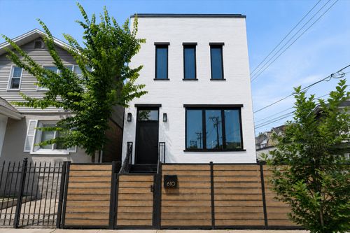 610 N Damen Ave, CHICAGO, IL, 60622-5501 | Card Image