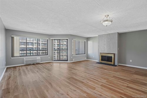 ph6-200 High Point, Greenburgh, NY, 10530 | Card Image