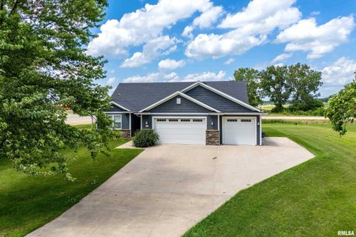 111 S Scott Park Rd, Eldridge, IA, 52748-1300 | Card Image