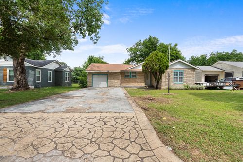 813 Truman St, Arlington, TX, 76011-5830 | Card Image