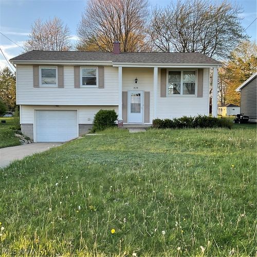 1828 Basil Ave, Youngstown, OH, 44514-1314 | Card Image