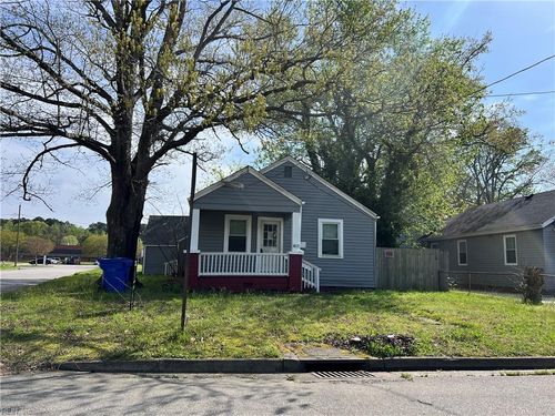 16 Rex Ave, Portsmouth, VA, 23702-2921 | Card Image