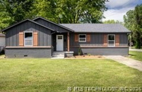 802 S Russell Street, Skiatook, OK, 74070 | Card Image