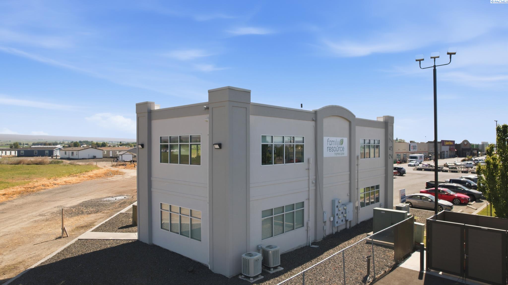 Commercial Sale in Sunnyside 3