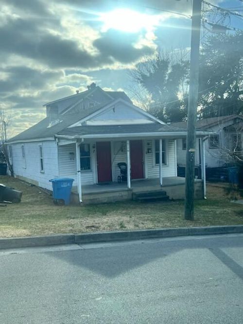 716 Mcdowell Ave Nw, Roanoke, VA, 24016-1228 | Card Image