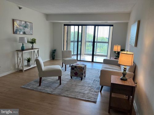 4-709-15100 Interlachen Dr, SILVER SPRING, MD, 20906-5611 | Card Image