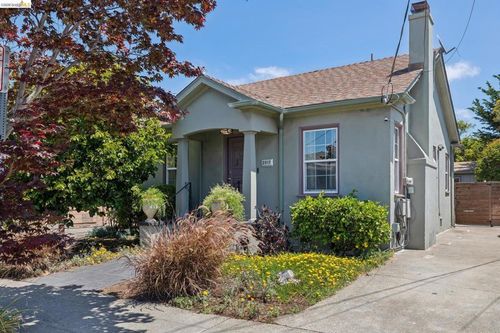 2817 Stanton St, Berkeley, CA, 94702 | Card Image