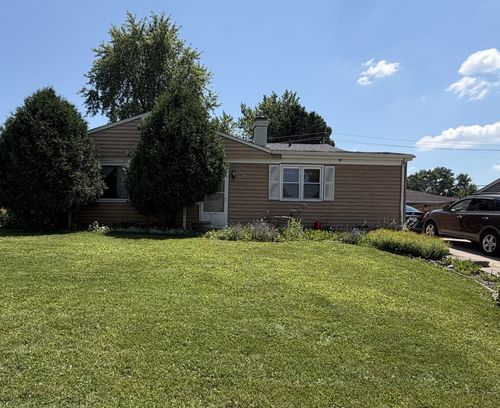 17 Sycamore Ave, Carpentersville, IL, 60110-1607 | Card Image