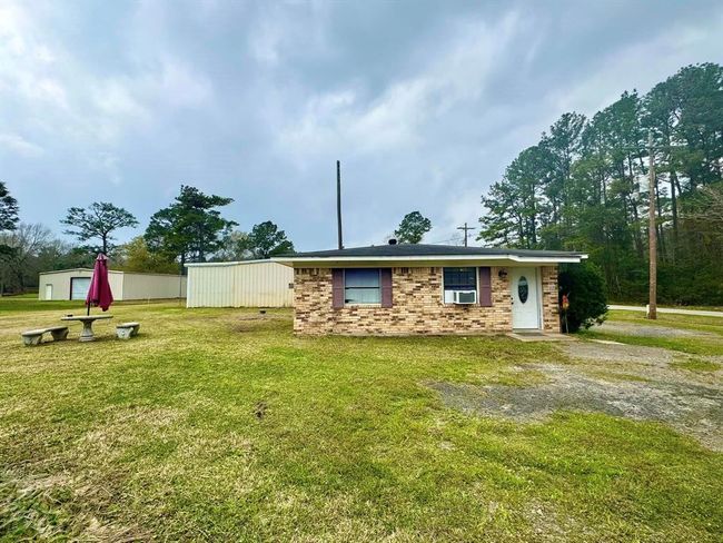 2415 Tucker Rd, House other with 3 bedrooms, 2 bathrooms and 2 parking in Silsbee TX | Image 7