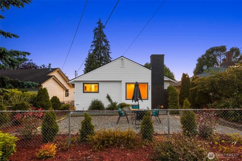 8535 16th Ave Nw, Seattle, WA, 98117-3615 | Card Image