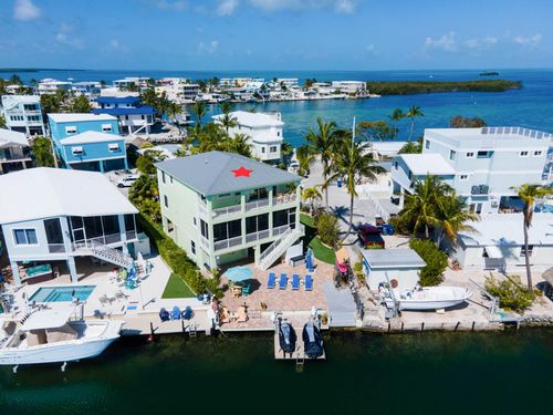 140 Fairwich Ct, Tavernier, FL, 33070-2808 | Card Image