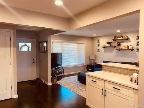 14505 Shadywood Dr, Plymouth, MI, 48170-2619 | Card Image