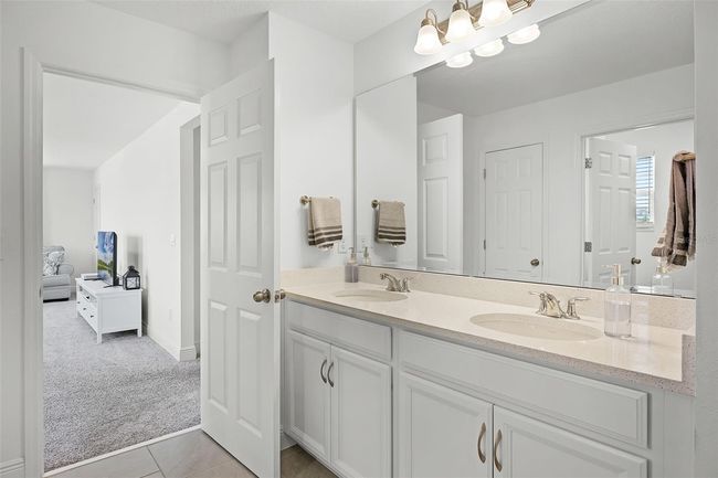 Third bathroom Jack and Jill | Image 41