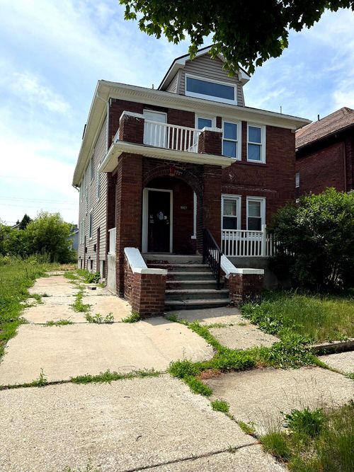 9925 Mcquade St, Detroit, MI, 48206-1628 | Card Image