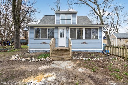 9024 Mandon Rd, White Lake, MI, 48386-4260 | Card Image