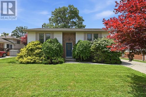 46 Dundonald St, St. Catharines, ON, L2P3V6 | Card Image