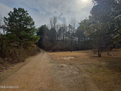 654 Baremore St, Louisville, MS, 39339-3619 | Card Image