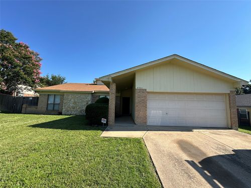 5501 Grantmont Dr, Arlington, TX, 76016-2828 | Card Image