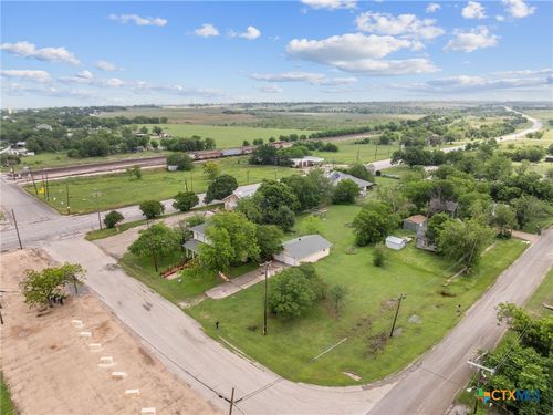 9 S Milam St, Rogers, TX, 76569-9515 | Card Image