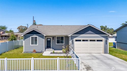 219 Sybel Ln, Moses Lake, WA, 98837-2649 | Card Image