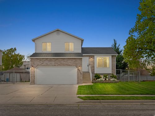 3815 W 5575 S, Roy, UT, 84067-8172 | Card Image