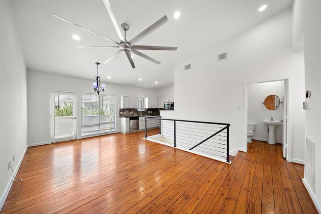 APT-7 - 5920 Fairdale Ln, Townhouse with 2 bedrooms, 3 bathrooms and null parking in Houston TX | Image 6