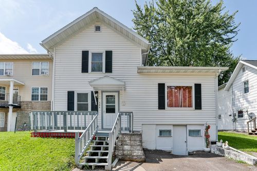 105 Allen St, Athens, WI, 54411-9242 | Card Image