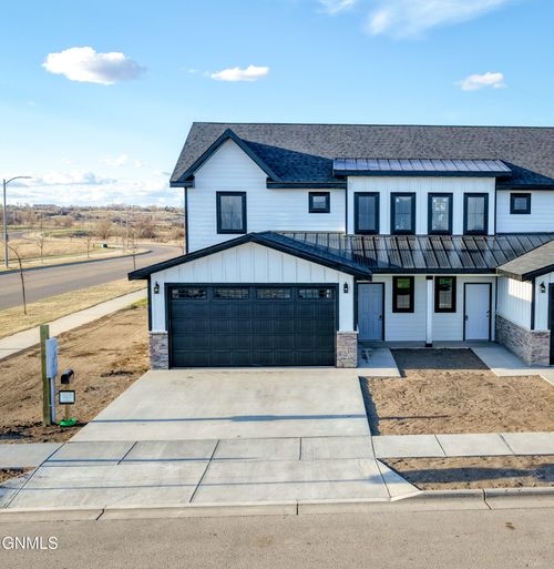 501 46th St E, Williston, ND, 58801 | Card Image