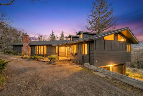 200 Timberlake Dr, Ashland, OR, 97520-9085 | Card Image