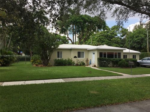 324 La Villa Dr, Miami Springs, FL, 33166-6024 | Card Image