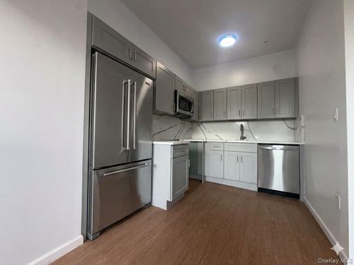 2a-324 Eldert St, Brooklyn, NY, 11237-6204 | Card Image