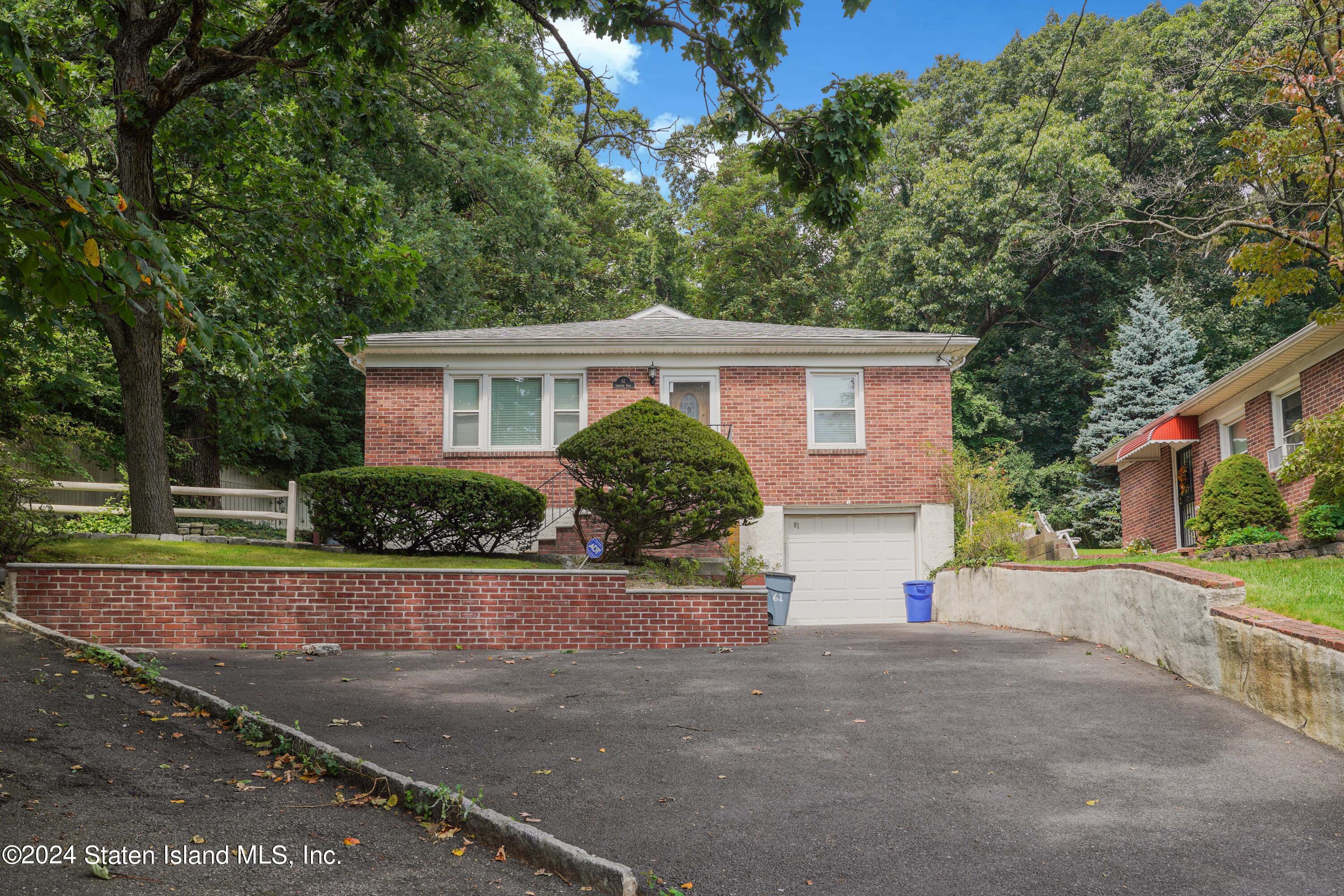 Longview Rd, Staten Island, NY 10304